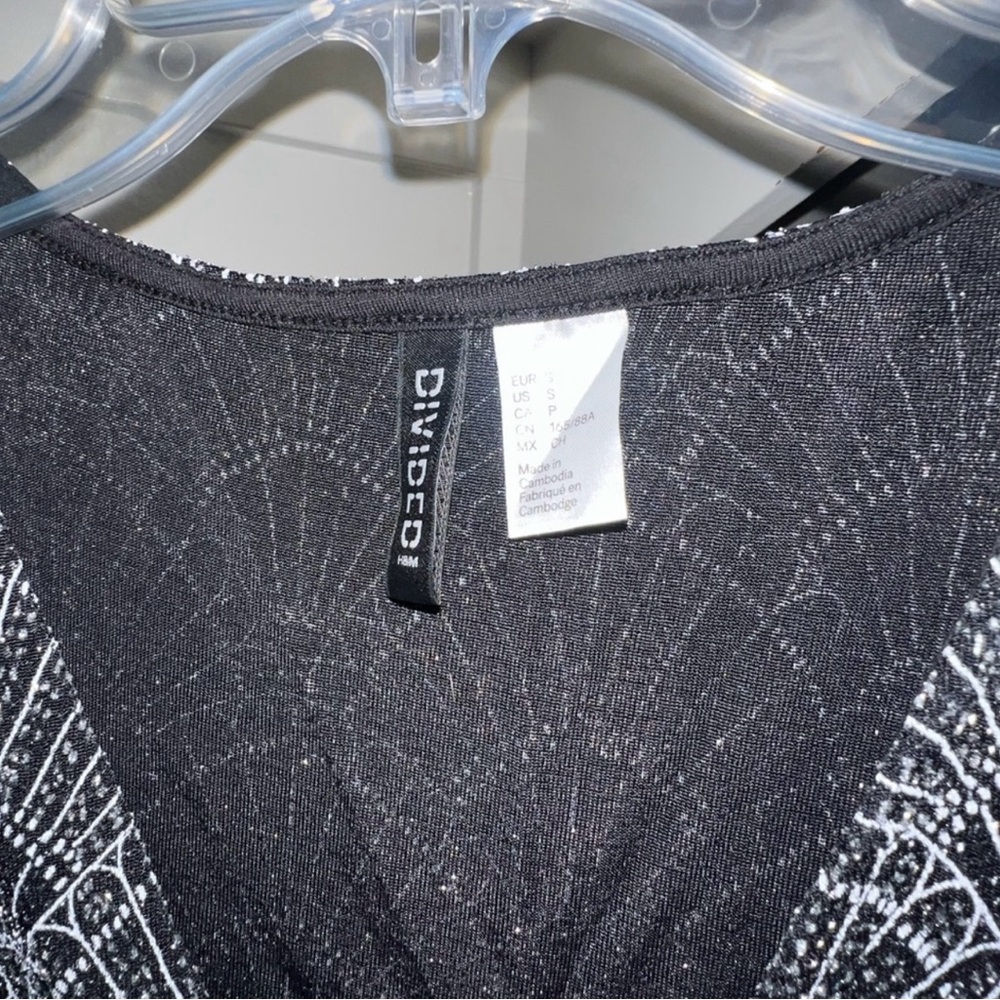 H&M Black and White Patterned Blouse - Picture 3 of 4